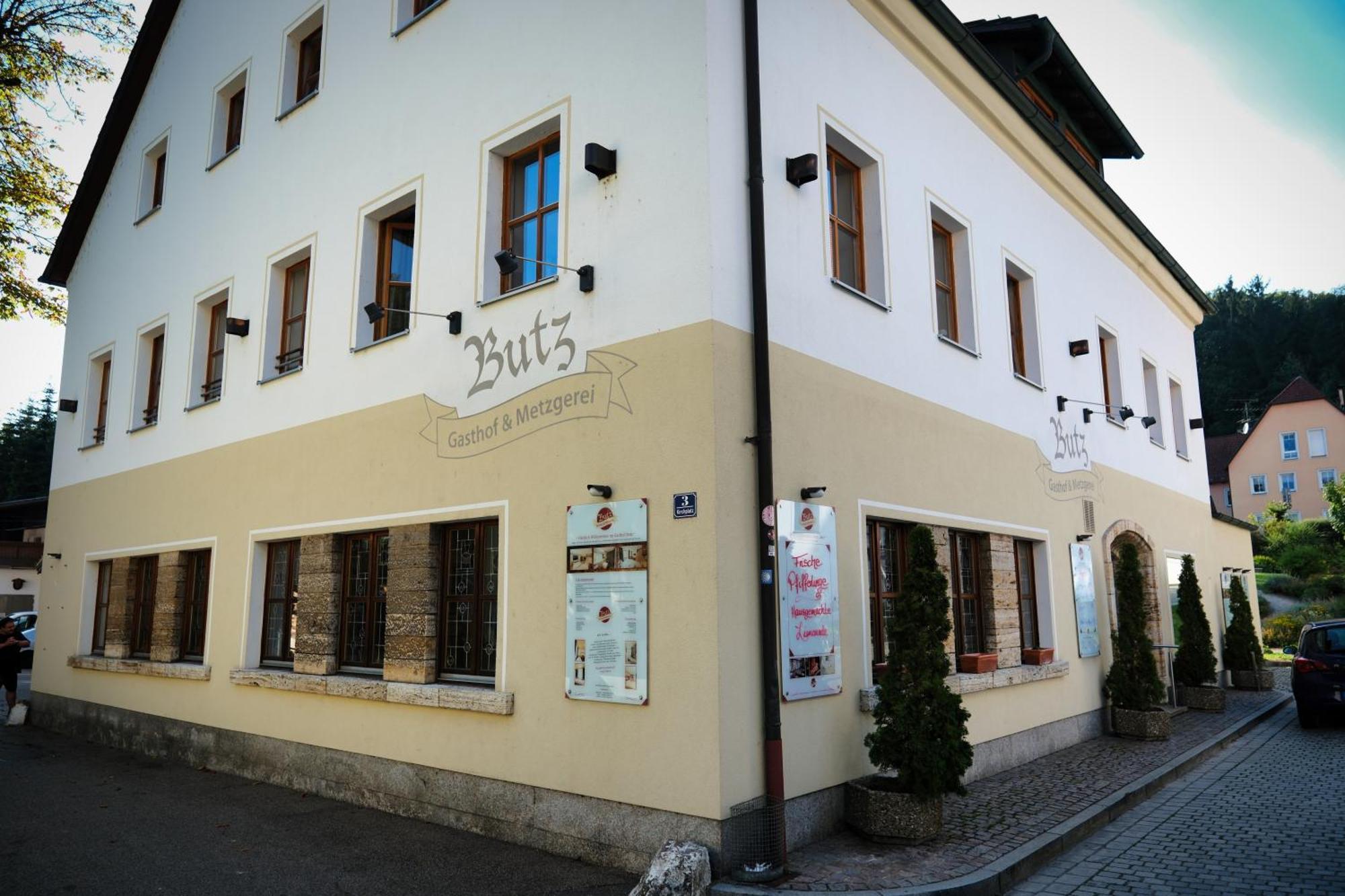 Hotel "Beim Butz" Worth an der Donau Exterior foto