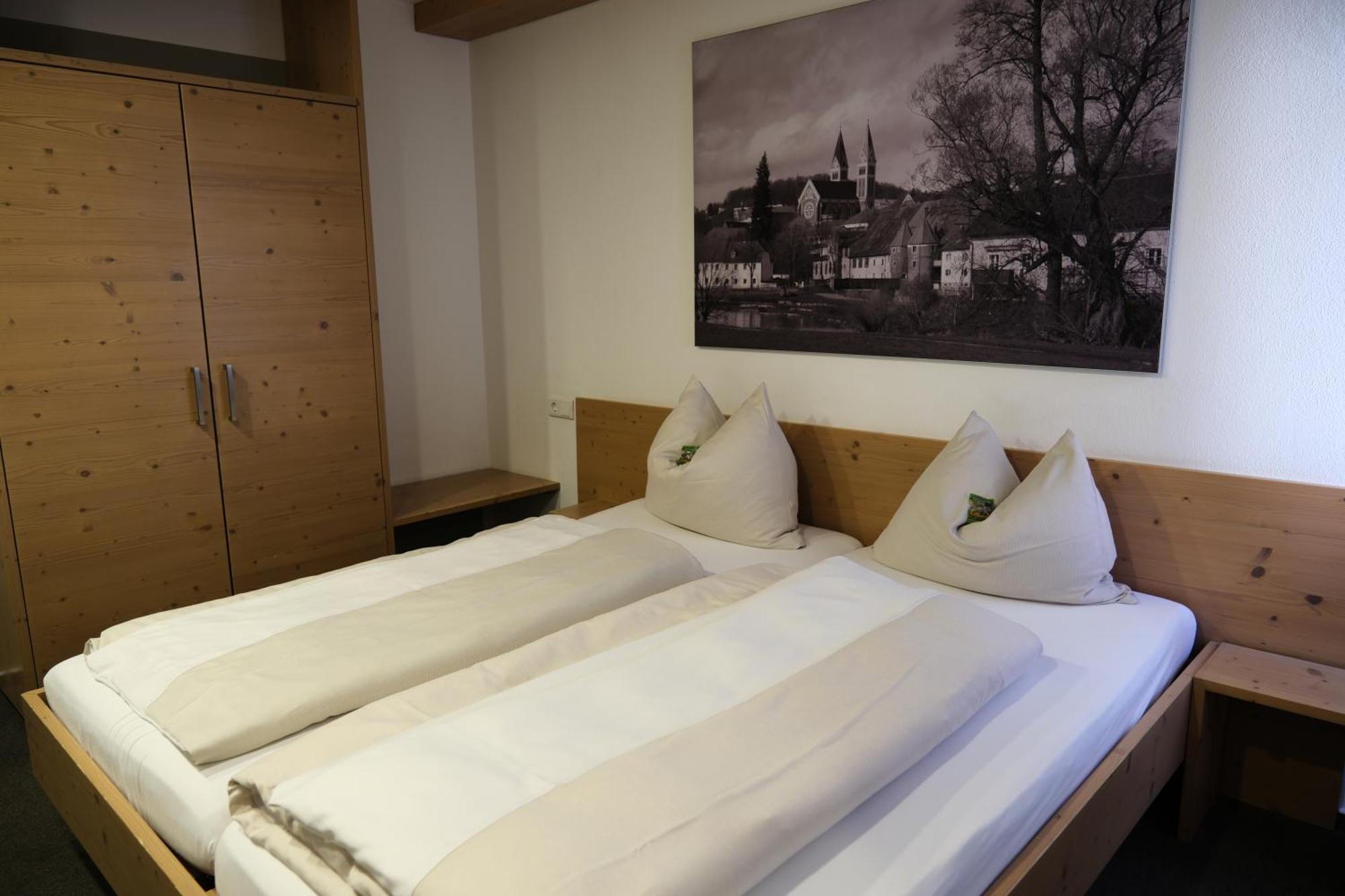 Hotel "Beim Butz" Worth an der Donau Exterior foto